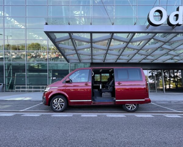 TEST Volkswagen Multivan 6.1 – Pojazdný dvojizbák pre tých, ktorí milujú slobodu