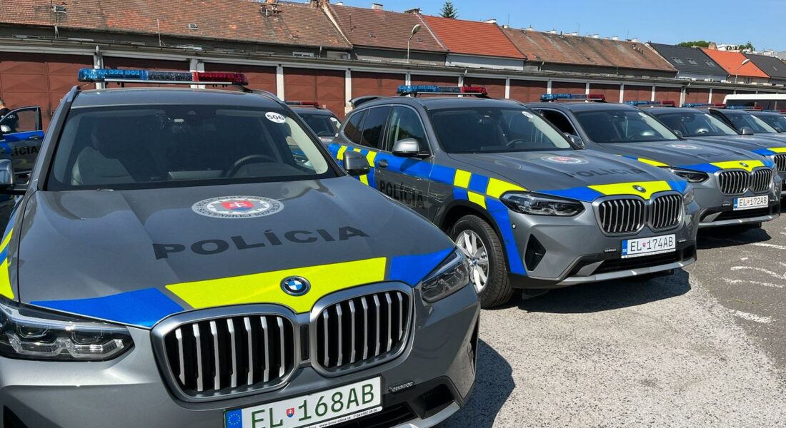 Policajti dostali 31 kusov BMW X3 plug-in hybrid Obrázok 9