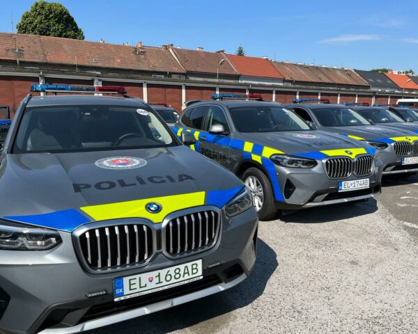 Policajti dostali 31 kusov BMW X3 plug-in hybrid
