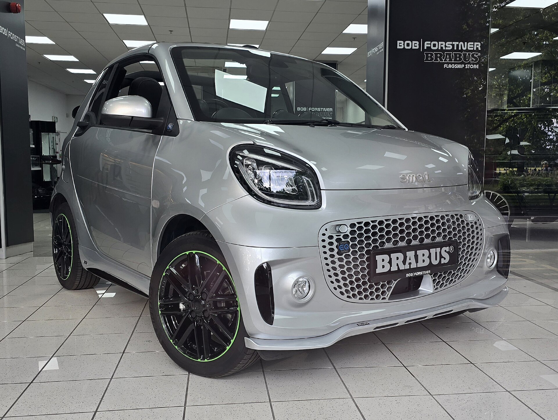 Starší elektrický smart fortwo EQ Brabus; ilustračná fotografia, nie pripravovaný smart #2.