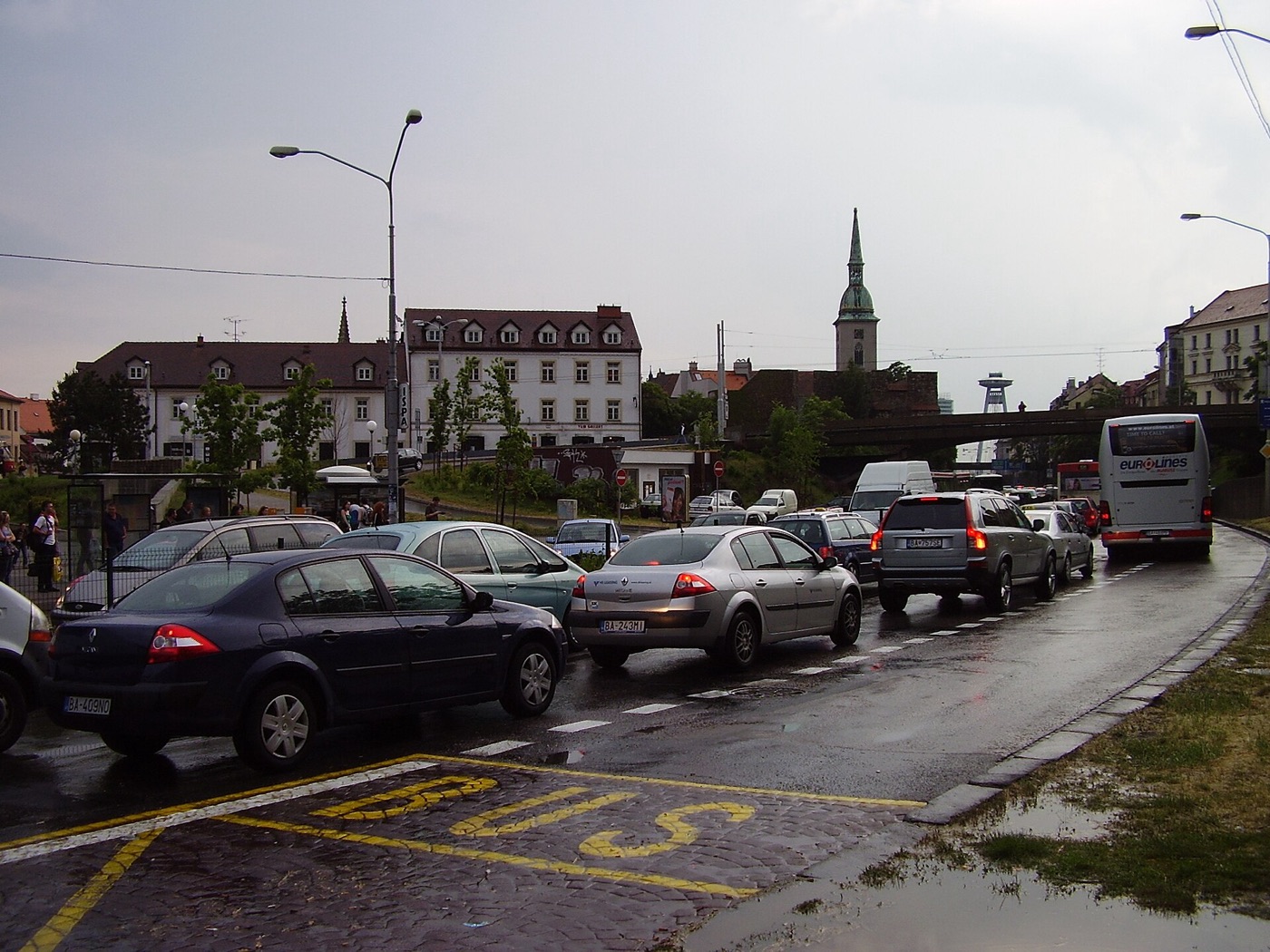 Automobilová premávka na Staromestskej ulici v Bratislave v roku 2008