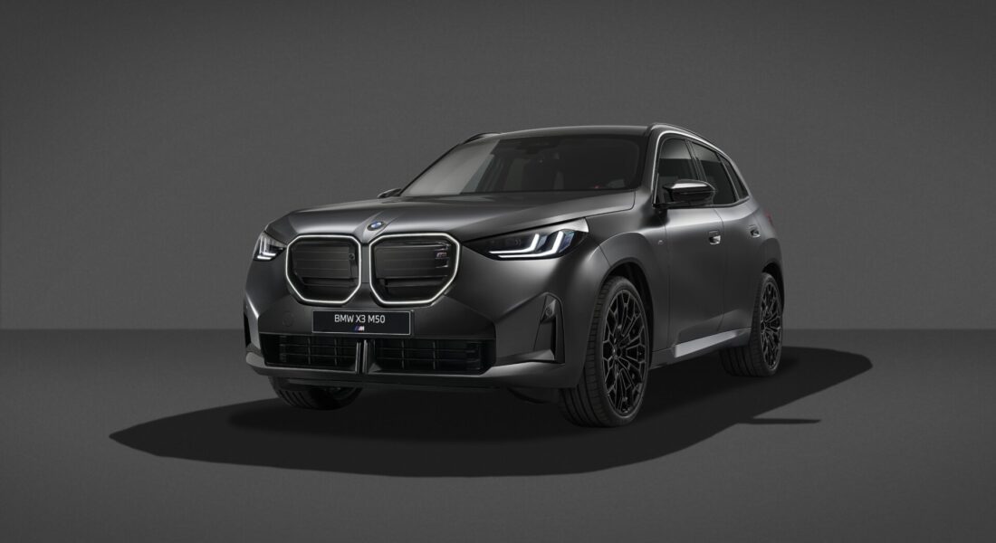BMW X3 M50 xDrive s Black Package na oficiálnom zábere výrobcu.