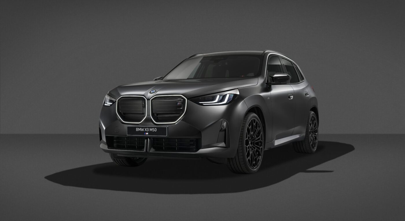 BMW X3 M50 xDrive s Black Package na oficiálnom zábere výrobcu.