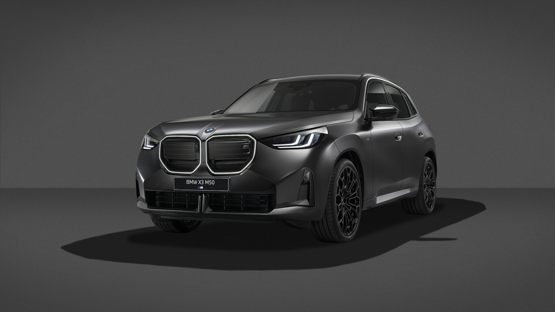 BMW X3 M50 xDrive s Black Package na oficiálnom zábere výrobcu.