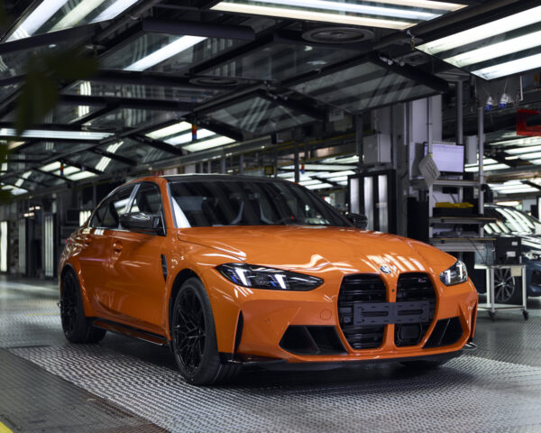Oranžové BMW M3, miliónte vozidlo divízie BMW M, v závode Mníchov.