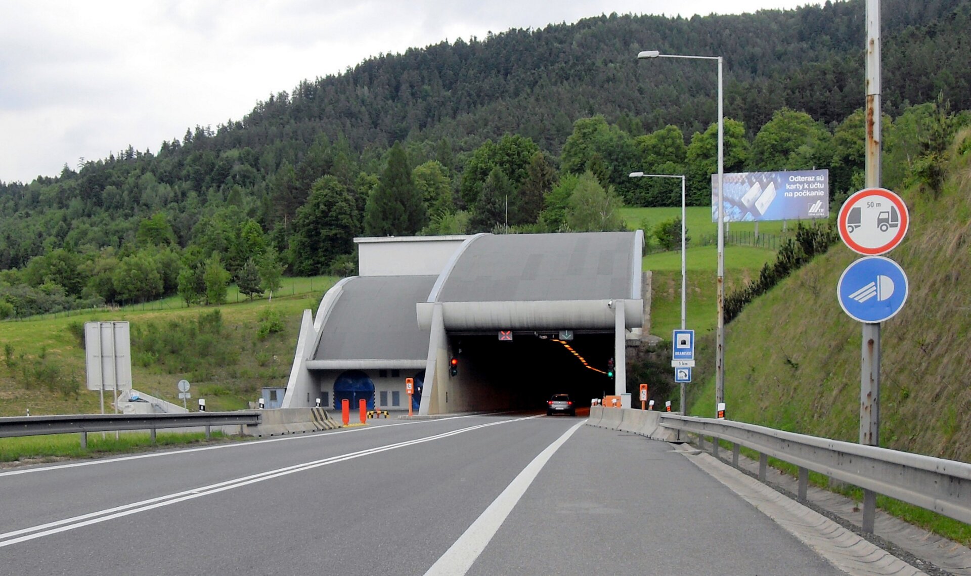 Archívna snímka západného portálu tunela Branisko z roku 2012.