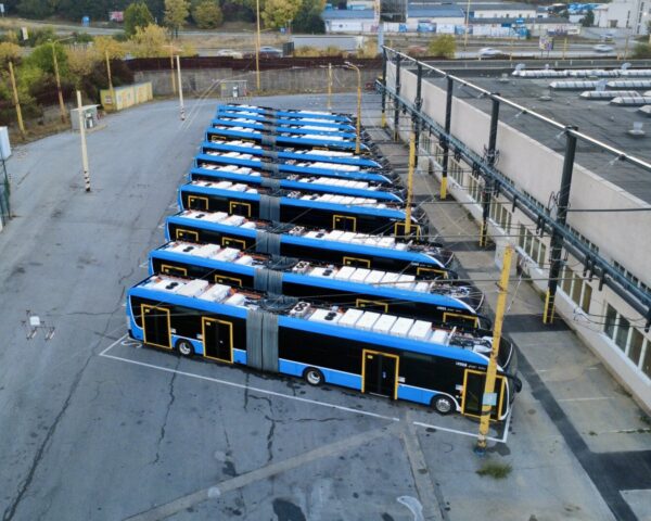Košice nasadili 11 kĺbových elektrobusov. Električky sa vrátili na Jazero