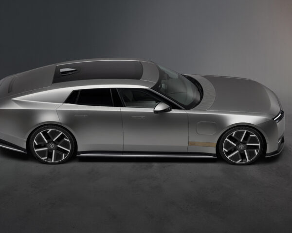 Jaguar Type 01 má 1 030 koní a sľubuje dojazd až 720 km